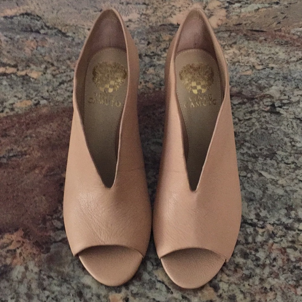 NWOT Vince Camuto Heels